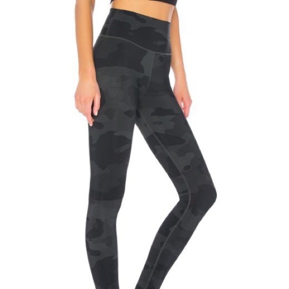 alo mid waist vapor camo legging
